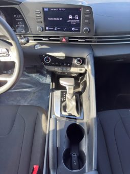 
										2023 Hyundai Elantra SEL full									