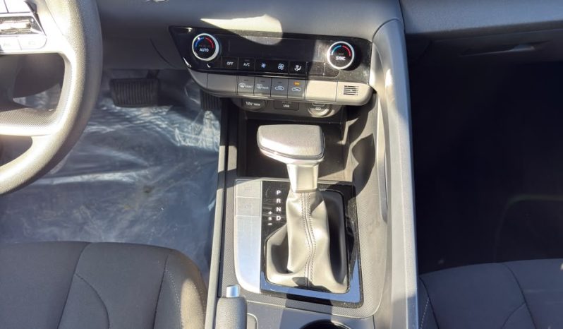 
								2023 Hyundai Elantra SEL full									