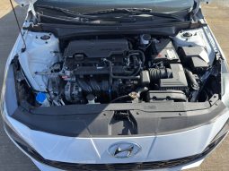 
										2023 Hyundai Elantra SEL full									