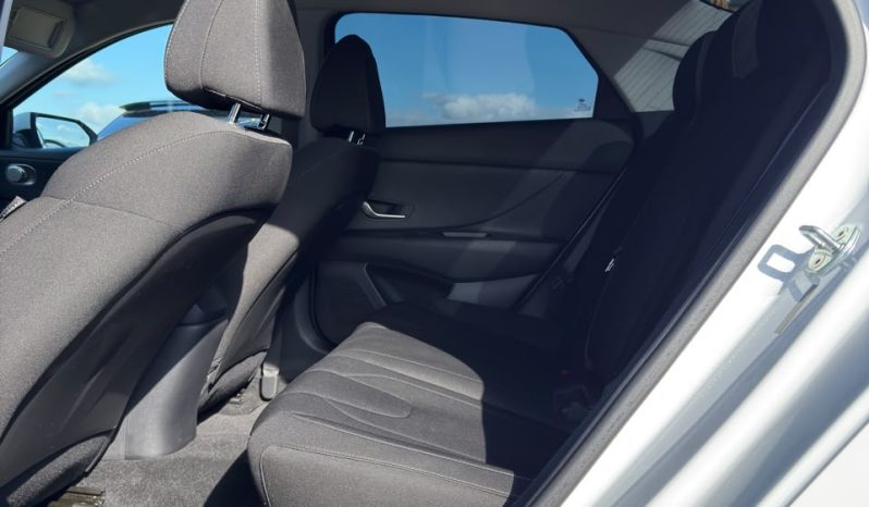 
								2023 Hyundai Elantra SEL full									